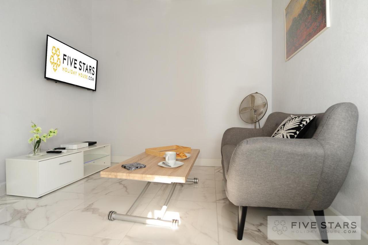 Gioia Five Stars House